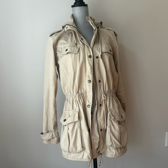 Aritzia Talula Trooper Utility Jacket in Khaki Beige, Size Small - Picture 3 of 9